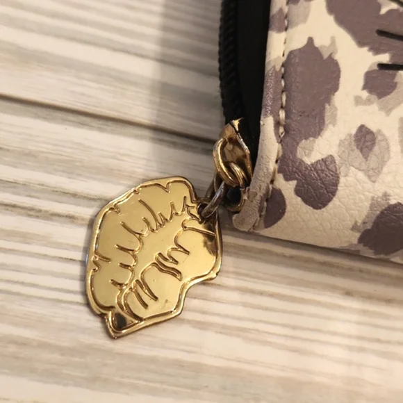 Womens Betsey Johnson Luv Betsey leopard print small cat wallet. - Picture 8 of 11